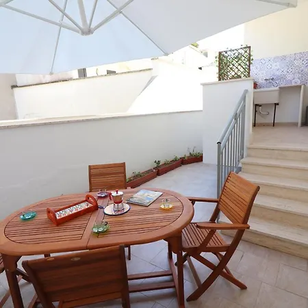 Holiday home Delightful Caterinas House In *